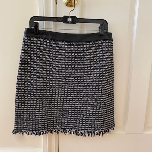 TORY BURCH Navy mini skirt, new with no tag - Picture 1 of 3